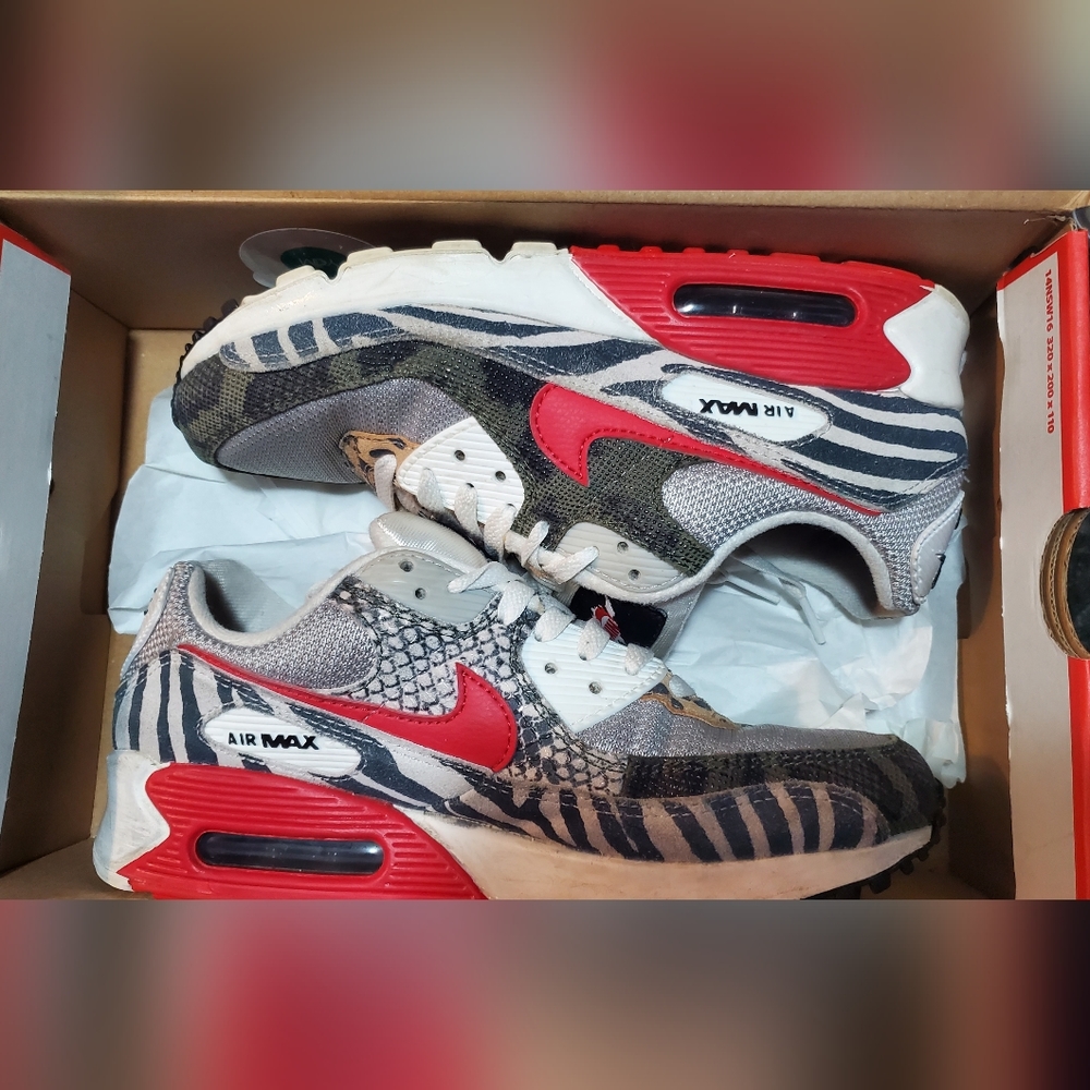 Woman's Air Max 90 size 8.5